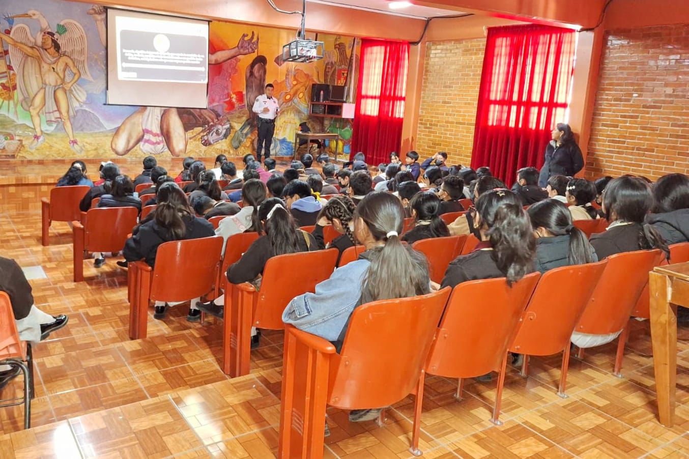 Policía Municipal de Tlaxcala lleva plática de autocuidado a la Secundaria Técnica 1 de la Loma Xicohténcatl